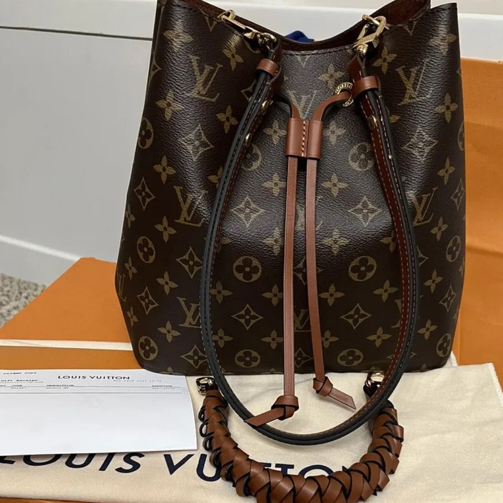 Brand new in box Louis Vuitton NeoNoe c. caramel with extras